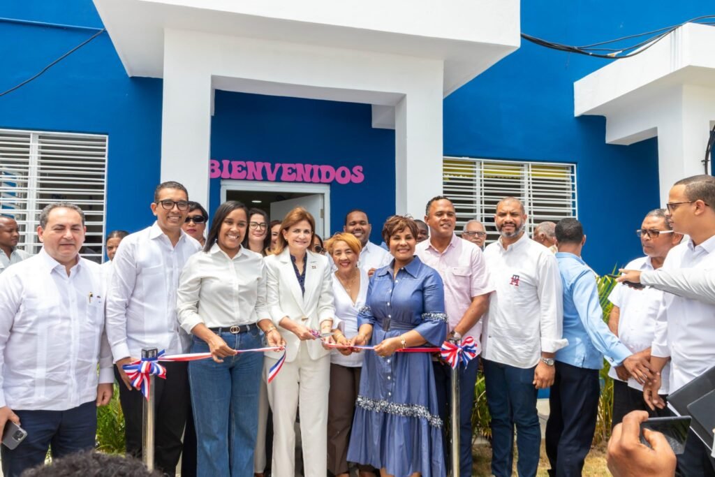 Raquel Pena encabeza entrega de obras de salud. 2 Raquel Peña encabeza entrega de obras de salud en Puerto Plata y Santiago y Caipi en Bahoruco