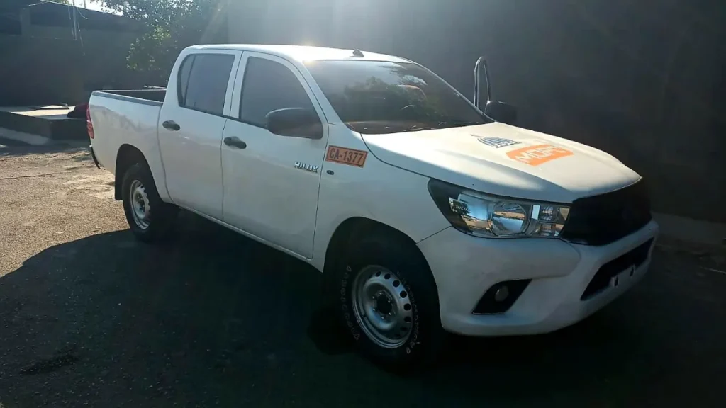 Detenido empleado del MOPC por transporte ilegal de migrantes haitianos 3 Vehiculo del Ministerio de Obras Publicas y Comunicaciones Detenido empleado del MOPC por transporte ilegal de migrantes haitianos