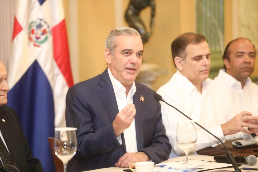 abinader jochi y samuel Abinader juramenta Comité Científico del HUB de Innovación Punta Bergantín