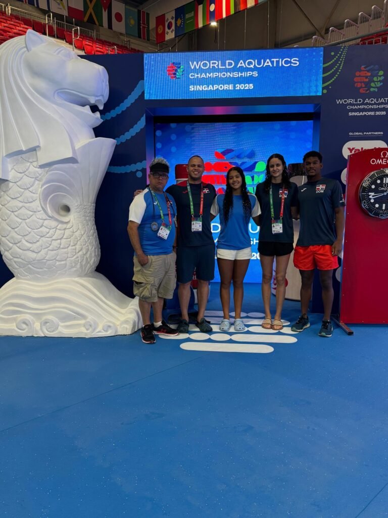 atletas de RD Ocho atletas de RD está en Campeonato Mundial de Deportes Acuáticos Singapur