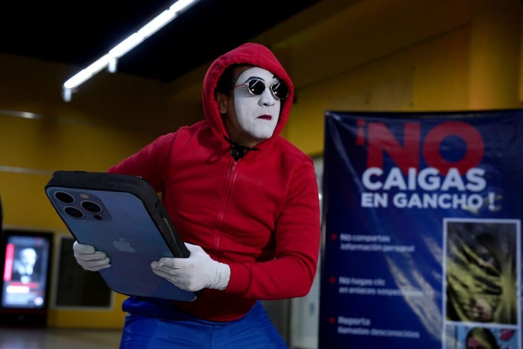 campana No caigas en gancho 2 Indotel promueve campaña «No caigas en gancho» sobre llamadas fraudulentas