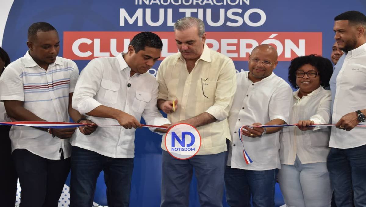 Gobierno entrega dos polideportivos en SD y Santiago