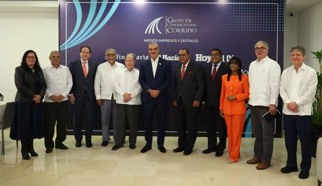 ABINADER Y OTROS 12 Abinader califica como “indignante” el salario mínimo público y anuncia revisión