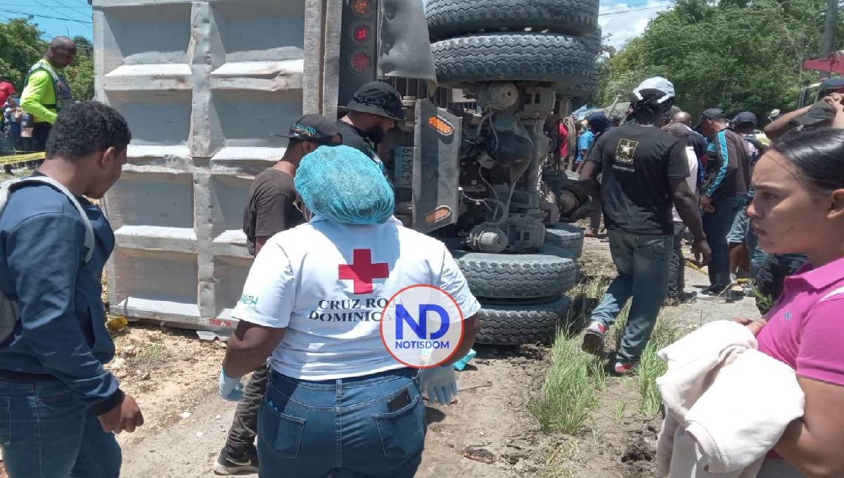 Al menos cinco muertos deja accidente en entrada de Najayo