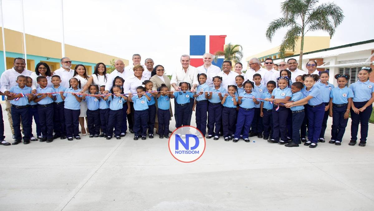 Presidente Abinader inaugura tres nuevos centros educativos
