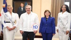 Presidente Abinader recibe a Miss Universo y Miss República Dominicana en el Palacio Nacional