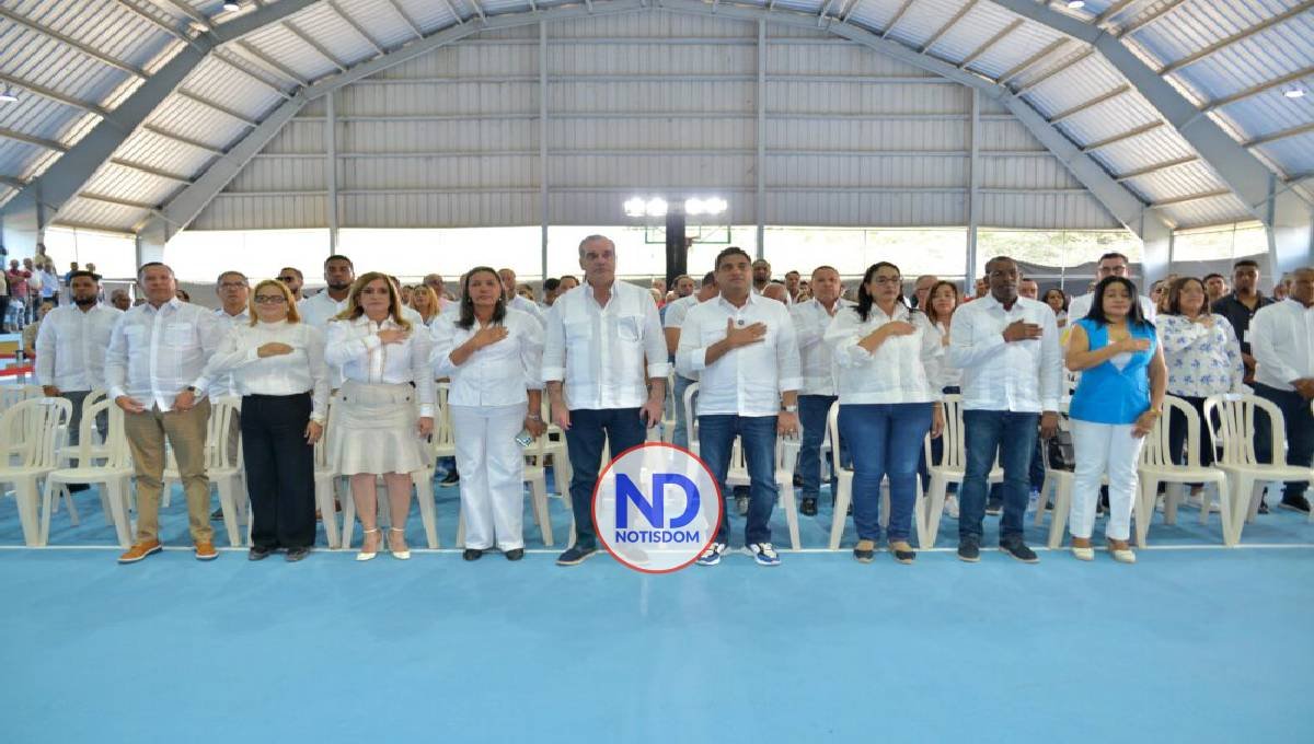 Abinader entrega remozado el Polideportivo de Las Caobas 2 Abinader entrega remozado el Polideportivo de Las Caobas