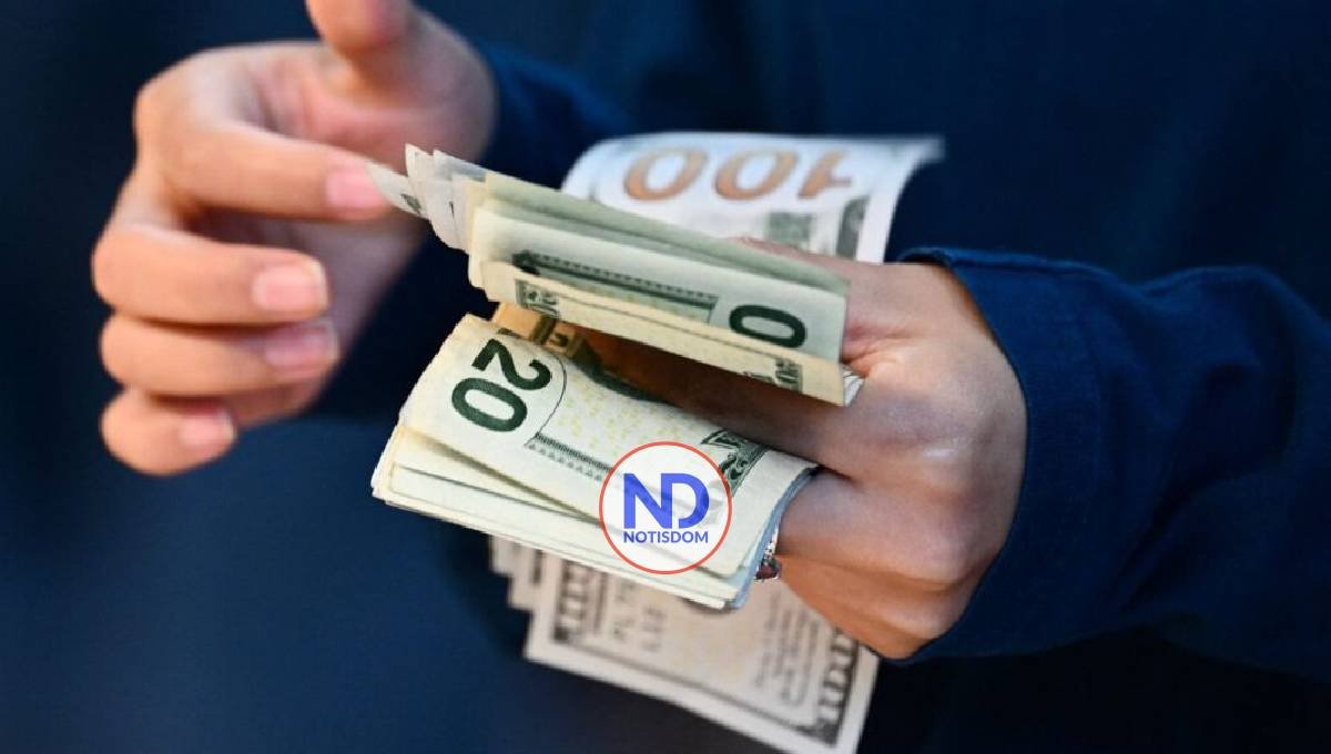 Dólar subió otros 12 cts; este jueves era vendido RD$61.99