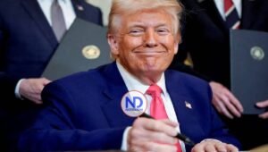 Trump celebra la entrada en vigor de sus nuevos aranceles