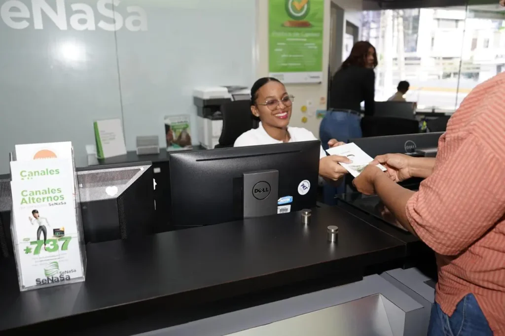 El Seguro Nacional de Salud SENASA Panel de ADESA analiza situación financiera y propuestas para el SENASA