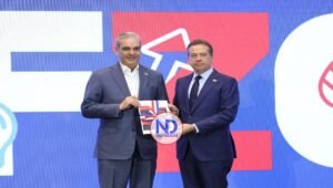 Abinader recibe Estrategia Nacional de Fomento a la Industria de Semiconductores