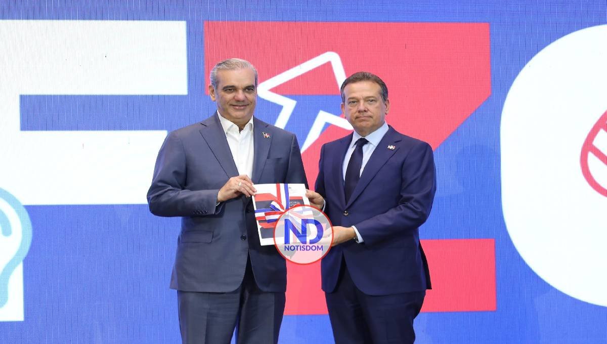 Abinader recibe Estrategia Nacional de Fomento a la Industria de Semiconductores 2 Abinader recibe Estrategia Nacional de Fomento a la Industria de Semiconductores