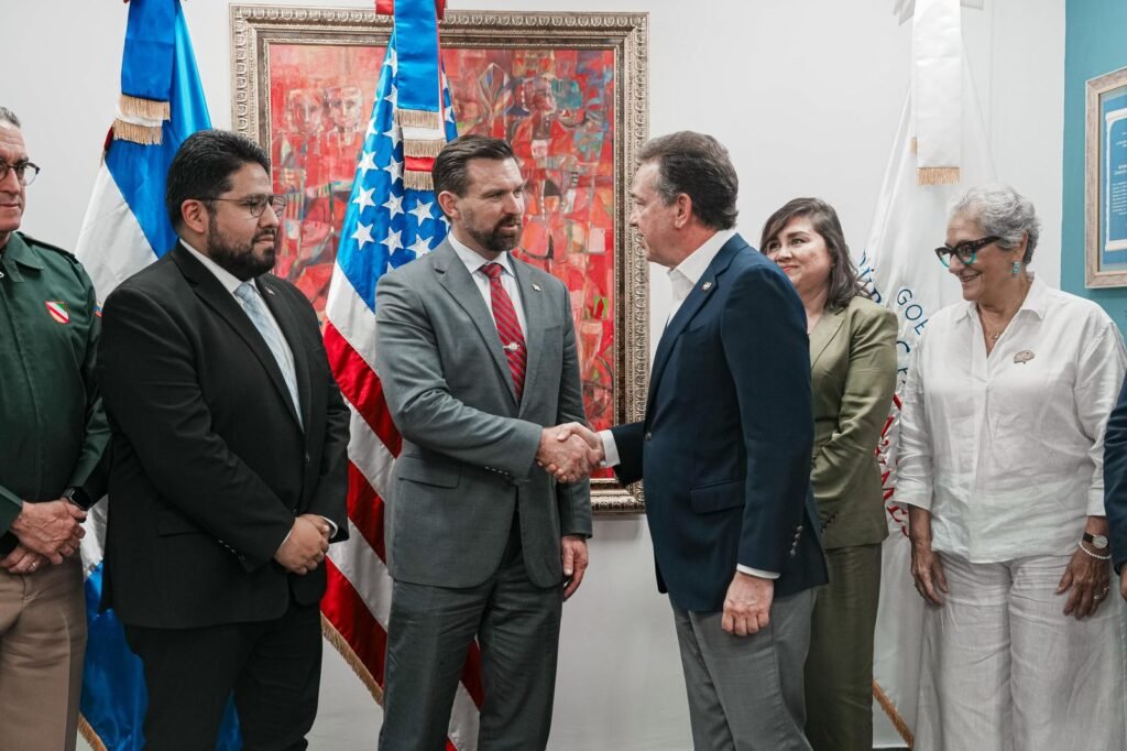 Ito Bisono 6 Ministro Ito Bisonó recibe delegación de EEUU para abordar perspectivas en comercio