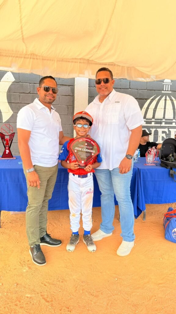 John Carmona junto a su hijo Carmona Jr La Javilla campeón en torneo liga María Auxiliadora