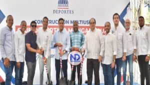 Kelvin Cruz da primer picazo para iniciar la construcción del multiusos de Manganagua