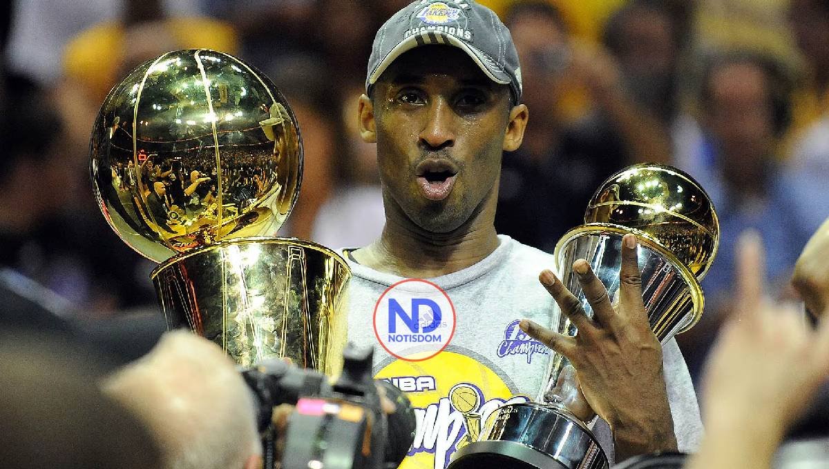 Un cromo de Kobe y Jordan establece récords al venderse por más de 12.9 millones de dólares