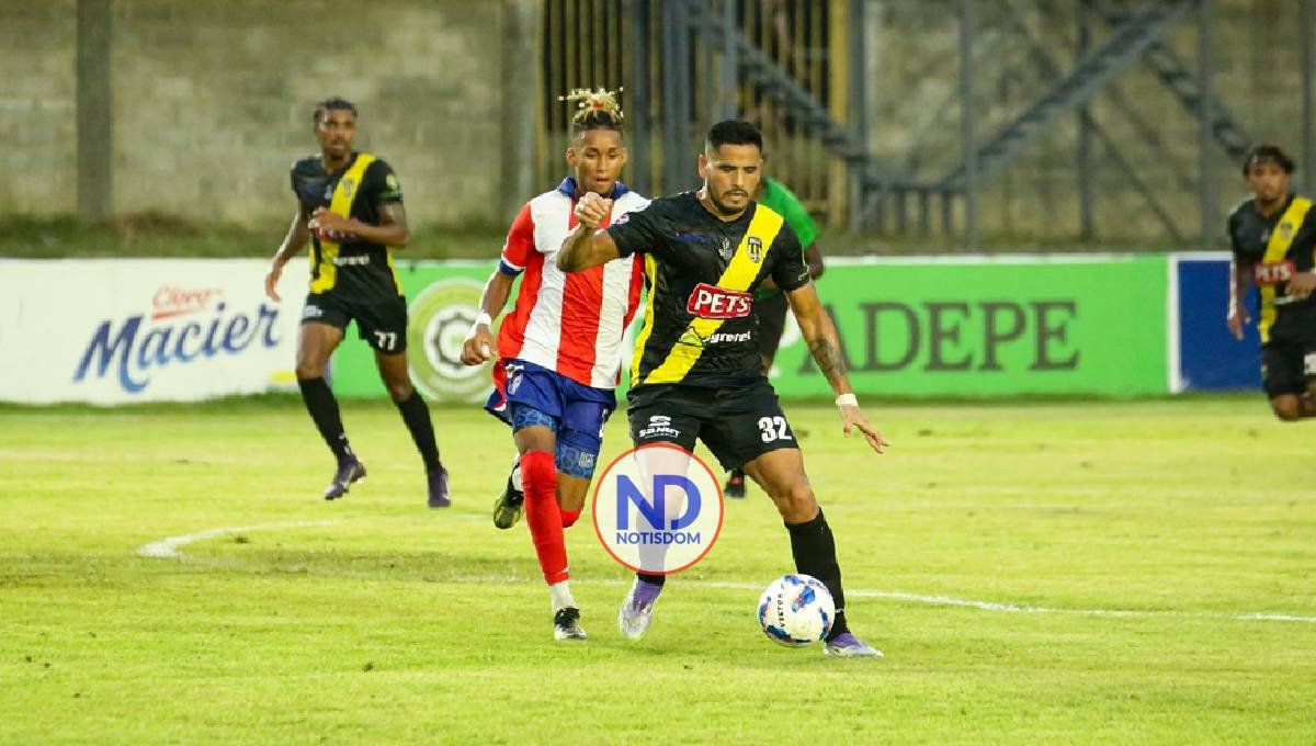 Los Delfines vencen a Moca FC en la cuarta jornada de la LDF