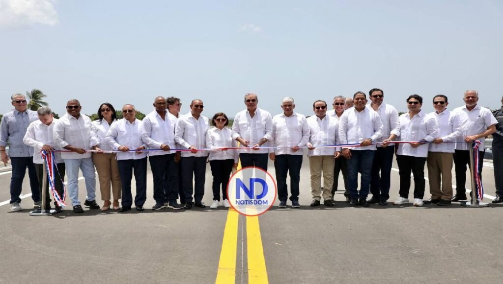 LUIS ABINADER 88 Presidente Abinader inaugura avenida Circunvalación de Baní