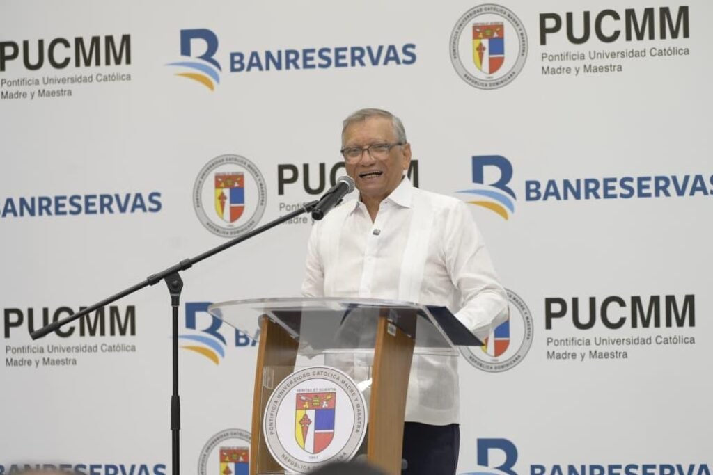 Leonardo Aguilera 3 1 Vicepresidenta inaugura polideportivo en Pucmm de Santiago auspiciado por Banreservas