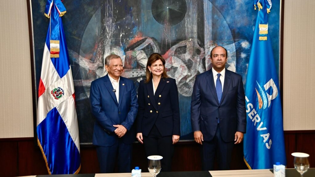 Leonardo Aguilera Raquel Pena y Samuel Pereyra Raquel Peña juramenta a Leonardo Aguilera como nuevo presidente de Banreservas