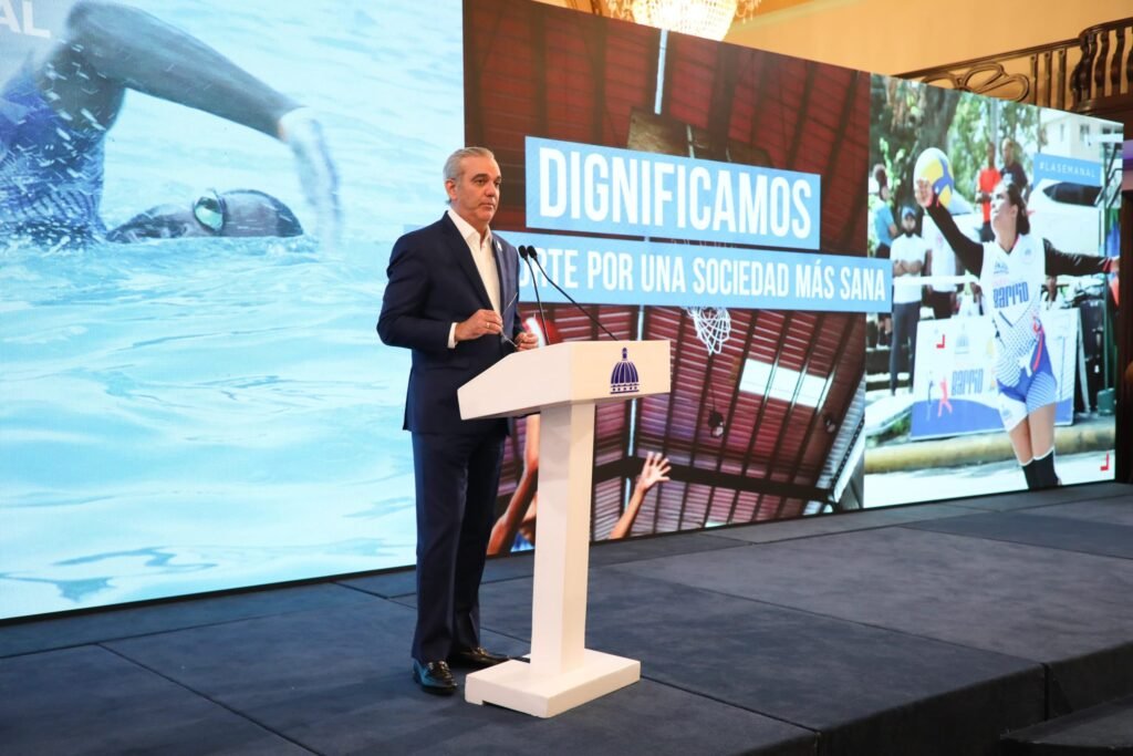 Luis Abinader 50 Abinader dedica LA Semanal al Inefi; resalta su importancia e impacto social