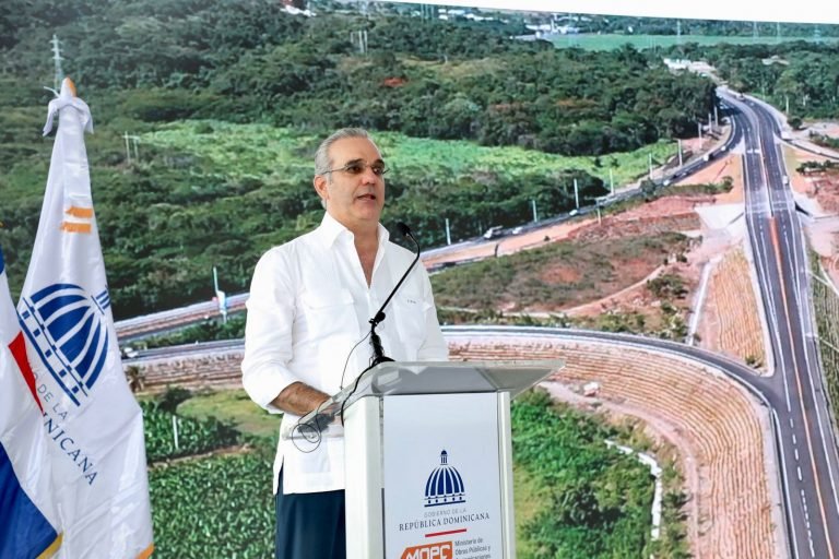 Luis Abinader 61 Presidente Abinader inaugura avenida Circunvalación de Baní