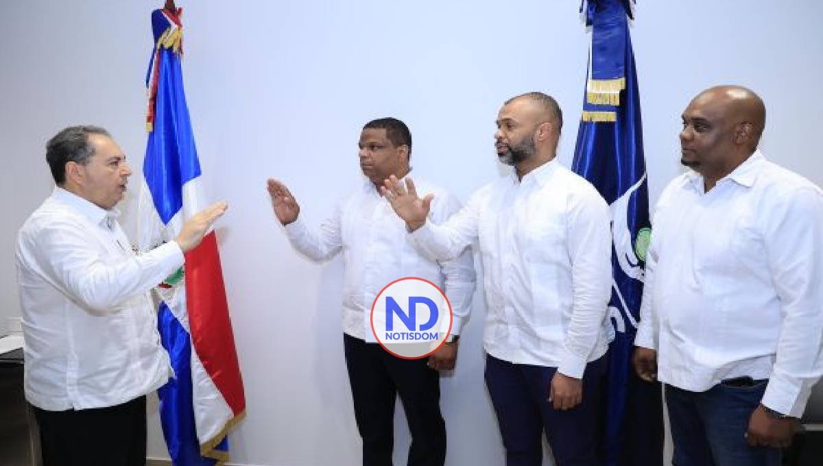 Director SNS juramenta nuevo director Hospital de Higüey