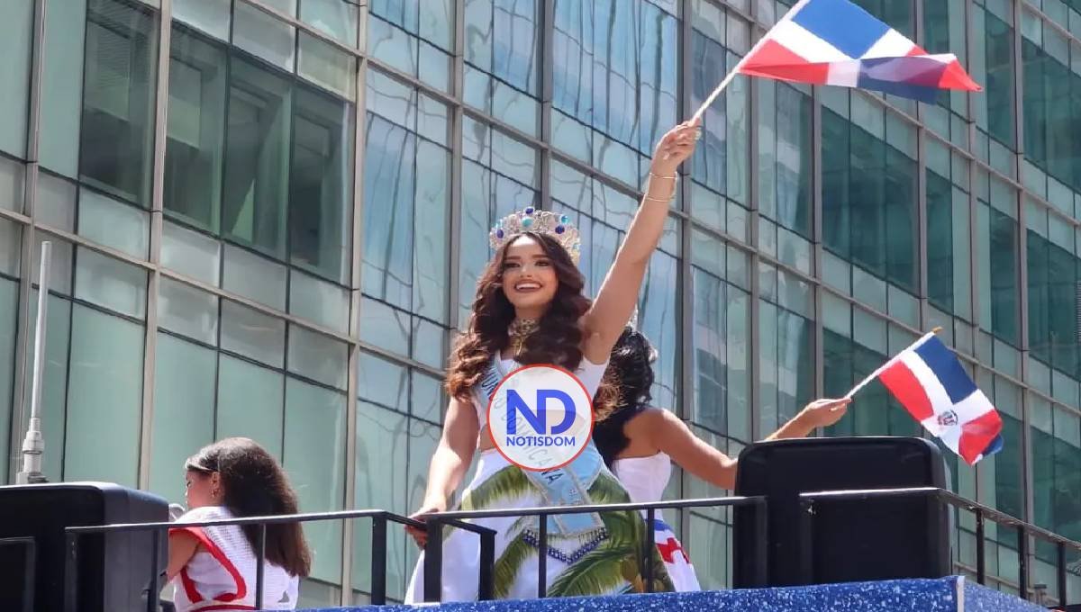 Miss Mundo Dominicana Mayra Delgado ovacionada en el Desfile Dominicano en Nueva York