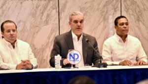 Abinader entrega RD$4,000 millones a alcaldías: «Una deuda pendiente con las comunidades»