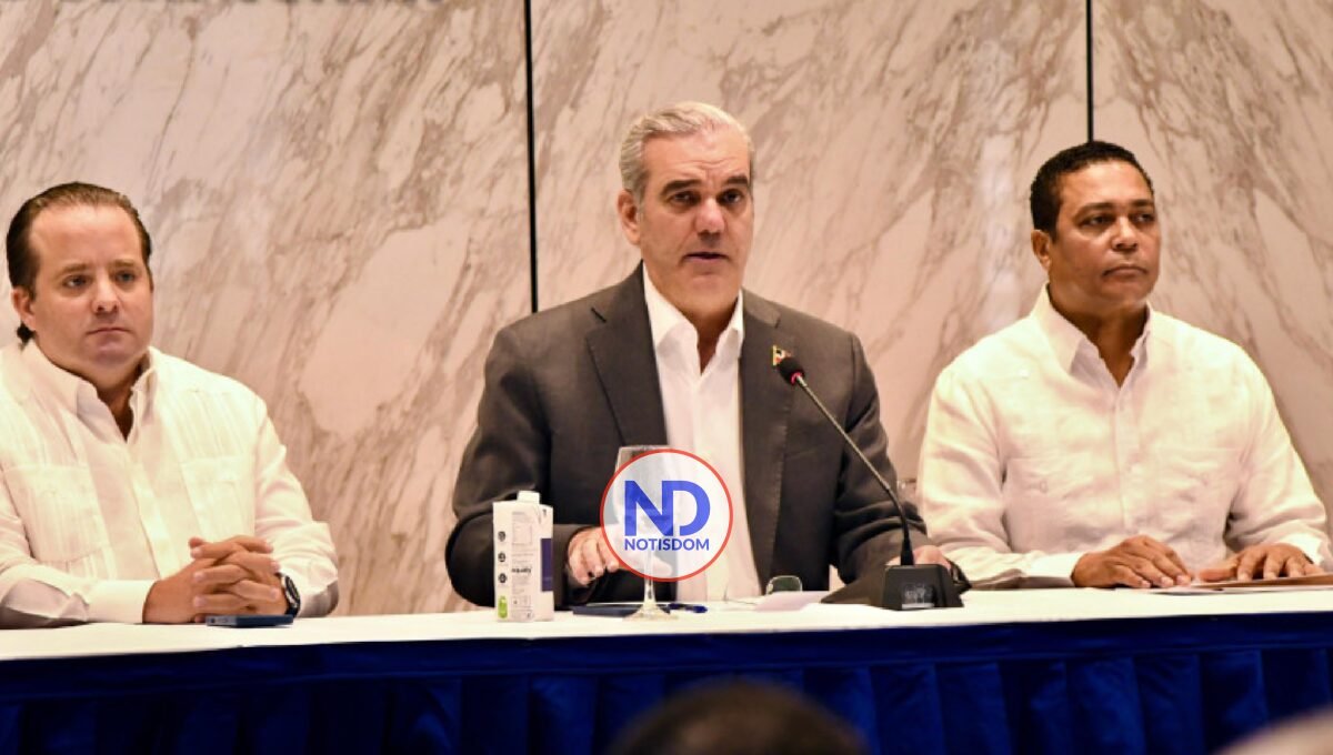 Abinader entrega RD$4,000 millones a alcaldías: «Una deuda pendiente con las comunidades»