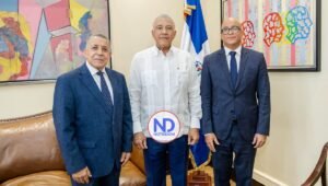 Ministro Andrés Bautista juramenta a Félix Reyna como director de la Diecom