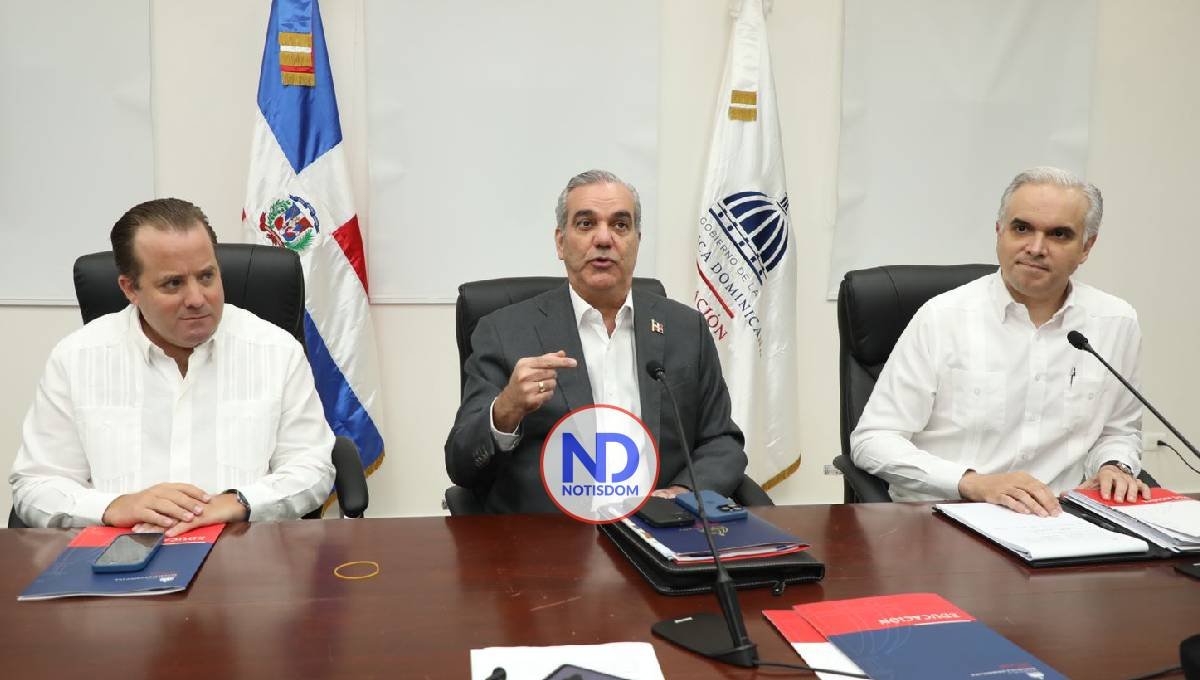 Abinader impulsa revolución educativa: más de 124,000 docentes se forman en áreas STEAM