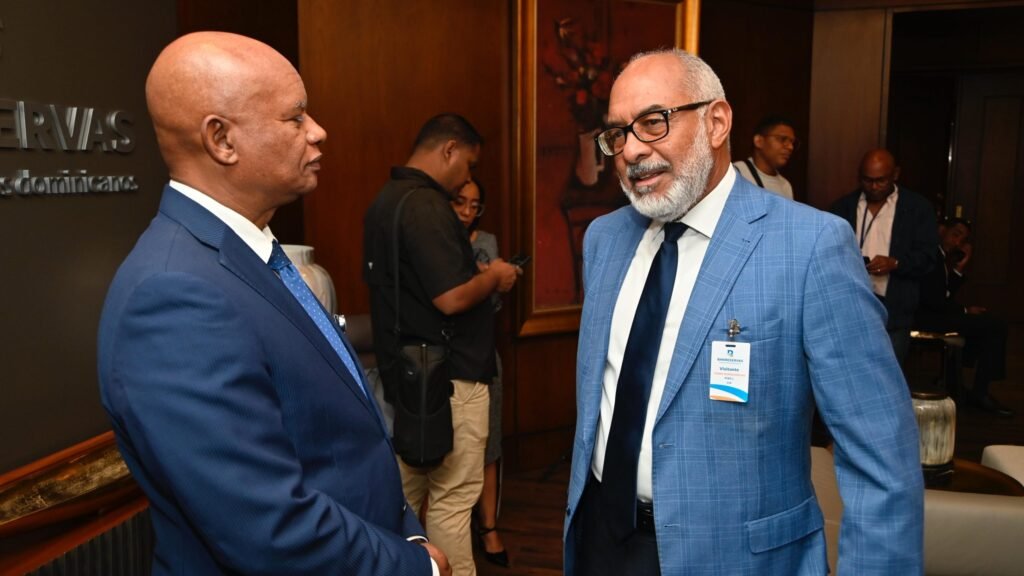 Oscar Pena y Persio Maldonado Raquel Peña juramenta a Leonardo Aguilera como nuevo presidente de Banreservas