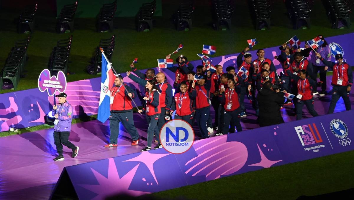 RD se pasea en la ceremonia del Panam Junior de Asunción