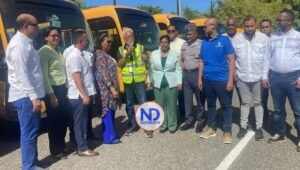 Entregan 39 autobuses escolares a la Regional 14 de Nagua para servicio gratuito en centros educativos