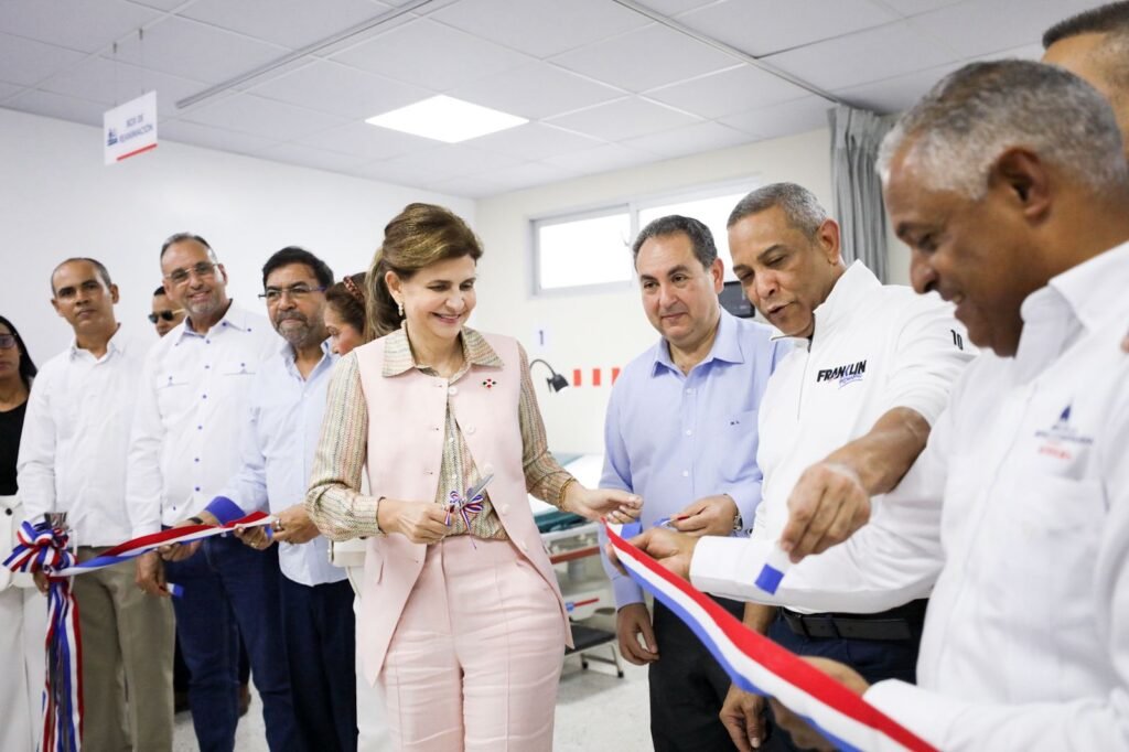 Raquel Pena 195 Raquel Peña entrega obras en Sánchez Ramírez y Duarte