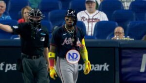 Se vacían las bancas en Bravos-Marlins tras pelotazo a Ronald Acuña