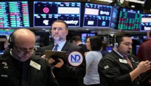 Wall Street cierra en rojo y el Dow Jones baja un 0,45 %, pendiente de datos de inflación