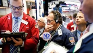 Wall Street abre en rojo este lunes; principales indicadores caen levemente