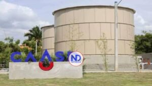 En el kilómetro 28 de la Duarte se lanzan a las calles a protestar por falta de agua