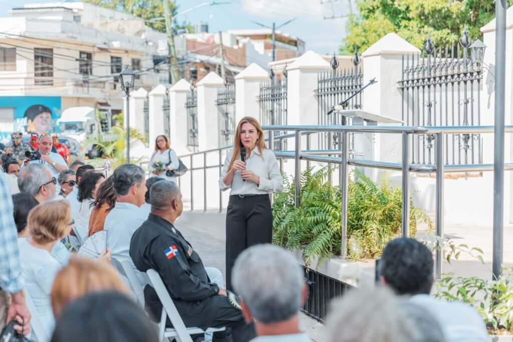 Carolina Mejia 53 Inauguran Plaza de Memoria como parte de restauración Antiguo Cementerio Municipal SD