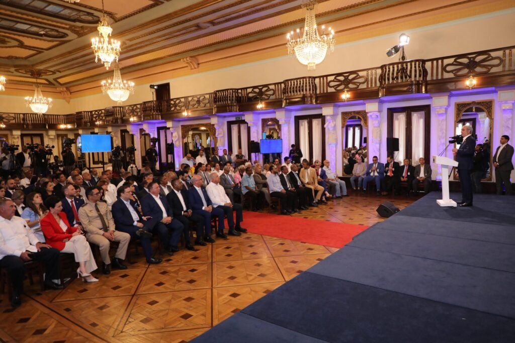 Gobierno presenta logros de RD como hub aéreo y logístico; proyecta genere US$15,000 MM en ingreso 4 Conectividad en crecimiento Gobierno presenta logros de RD como hub aéreo y logístico; proyecta genere US$15,000 MM en ingreso