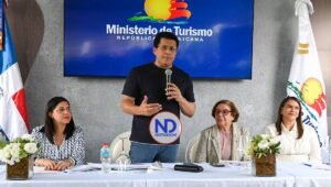 Ministro Collado deja iniciada obra de reconstrucción en municipio Salcedo