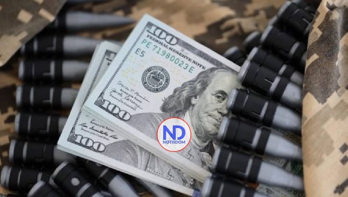 El dólar bajó dos centavos; este miércoles era vendido RD$64.53