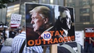 Trump amenaza con quitar los permisos a canales lo critiquen