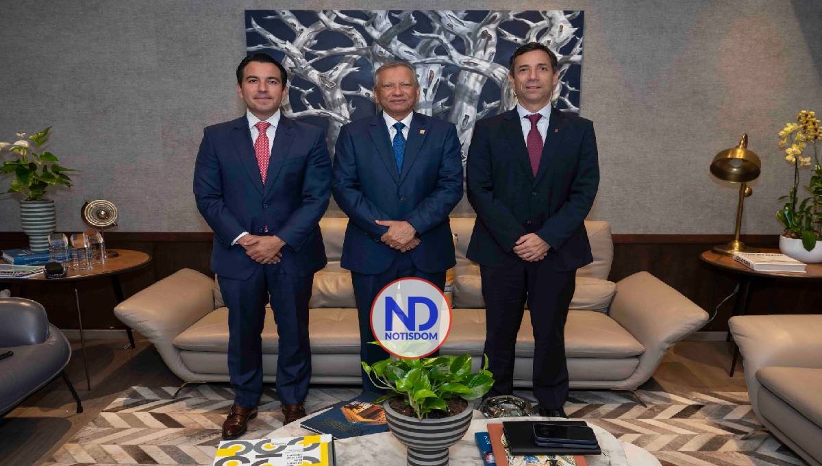 Ejecutivos de Scotiabank y Banreservas analizan papel de la banca en RD