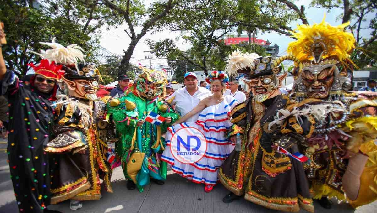 República Dominicana pone a vibrar el Desfile de Carnaval Hondureño
