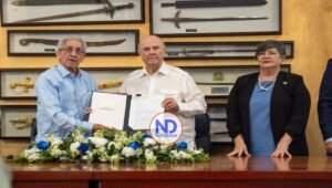 Hipólito recibe del CES informe de diálogo sobre crisis haitiana; pide “continuidad total” a lo acordado