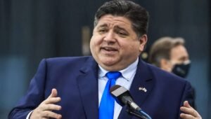 El Gobernador del estado de Illinois llama «dictador» a Presidente Trump