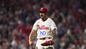 Jhoan Durán se repone y logra el salvamento por los Filis